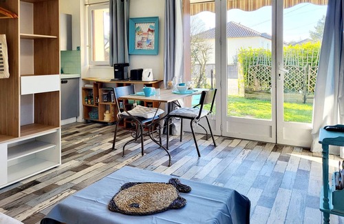 Merville-Franceville-Plage Apartment | Studio with parking steps from the beach, Merville-Franceville