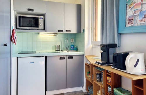 Merville-Franceville-Plage Apartment | Studio with parking steps from the beach, Merville-Franceville