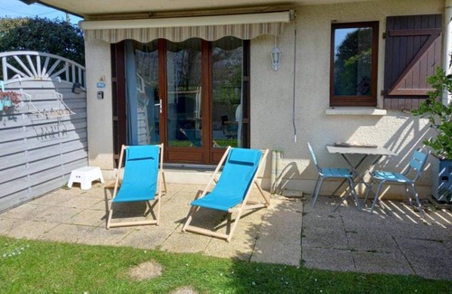 Merville-Franceville-Plage Apartment | Studio with parking steps from the beach, Merville-Franceville