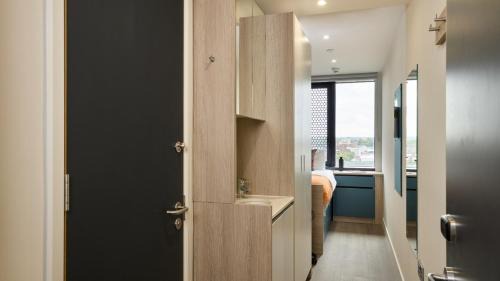 Queenstown Apartment | Student Only 3 Bed Private Flat with Shared Washroom Battersea