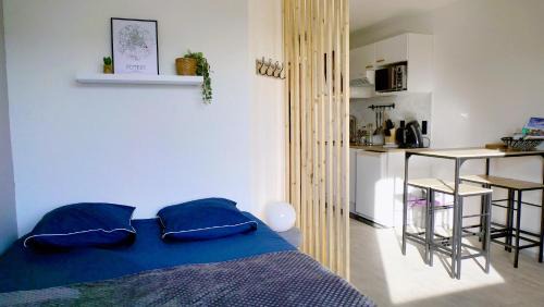 Chasseneuil-du-Poitou Apartment | Studio à 8 min à pied du Futuroscope – 1/4 pers