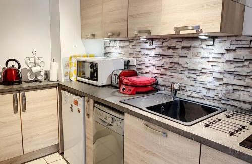 Saint-Pair-sur-Mer Apartment | Studio à deux pas de la plage, proche commerces avec Wifi et équipements complets - FR-1-361-40