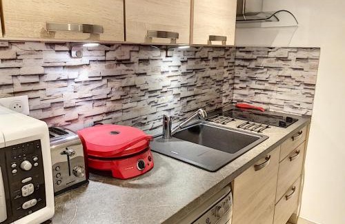 Saint-Pair-sur-Mer Apartment | Studio à deux pas de la plage, proche commerces avec Wifi et équipements complets - FR-1-361-40