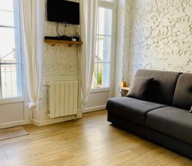 Le Mourillon Apartment | Studio équipé-climatisé avec balcon au Mourillon à 20m de la plage