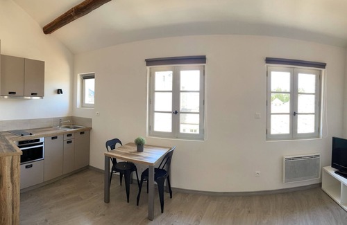 Avignon City Centre Apartment | STUDIO 1 mn from place de l'Horloge - charm - view and quietness