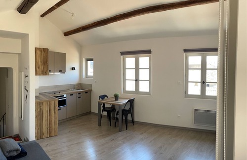 Avignon City Centre Apartment | STUDIO 1 mn from place de l'Horloge - charm - view and quietness