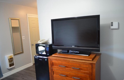 Cobourg Hotel | Studio 1 Motel