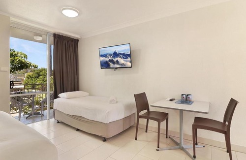 Emu Park Apartment | Studio 10 Endeavour Inn