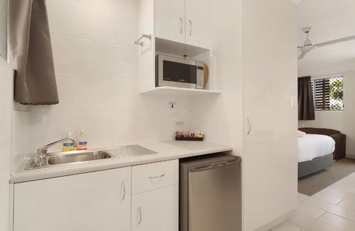 Emu Park Apartment | Studio 10 Endeavour Inn