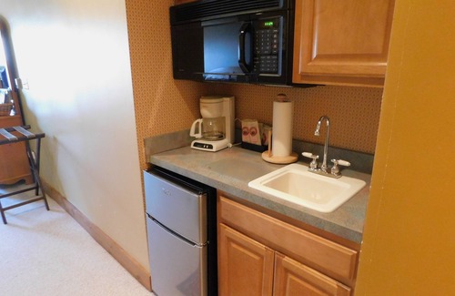 Hanover Apartment | Studio 1105 at Longhollow Point Inn
