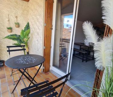 Aubenas Apartment | Studio 2 étoiles "Le Balcon du Dôme"