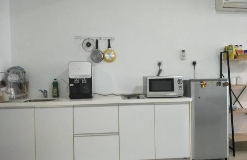 Subang Jaya Apartment | Studio 2-4pax/2mins LRT/Netflix/YSW Homes