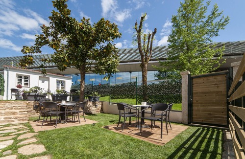 Santiago de Compostela Apartment | Studio 2B - 3 pax - 3 min walking cathedral - garden - terrace - wifi- elevator