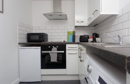 Harehills Apartment | Studio 2 mins walk from St James Hospital