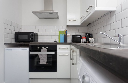 Harehills Apartment | Studio 2 mins walk from St James Hospital