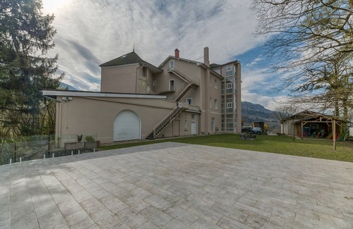Arvillard Apartment | Studio '214' with shared pool, shared terrace, and Wi-Fi
