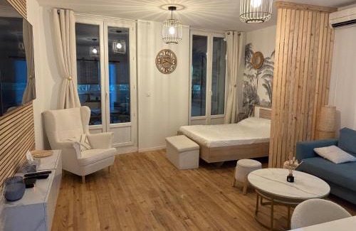 Avignon Apartment | Studio 3