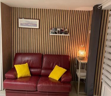 Parame Bed & Breakfast | STUDIO 3 Mn de la PLAGE Terrasse Vélos Proche de la ville fortifiée