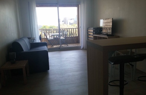 La Rochelle Apartment | Studio 3 people, Port des Minimes, balcony, parking, 50m beach, sea view