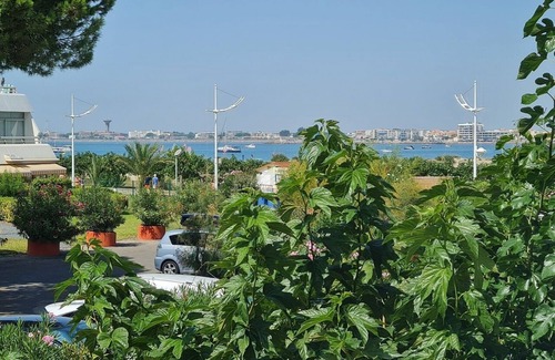Le Grau-Du-Roi Apartment | Studio 3-seater cabin, quiet, 50 m from the sea and shops, small sea view.