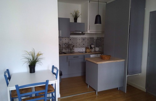 Rochefort Apartment | Studio 30 m² classified 2 * full downtown Rochefort