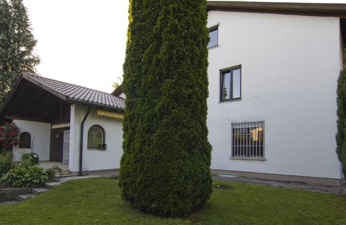 Bad Aibling Apartment | Studio 35 qm mit Wohnbereich und separatem Schlafzimmer