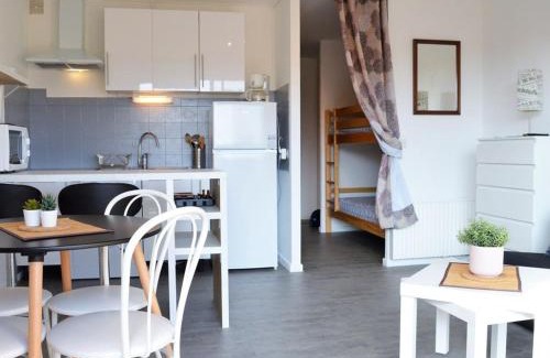 Le Lavandou Apartment | Studio 4 couchages avec terrasse, parking et proche plage au Lavandou - FR-1-251-240