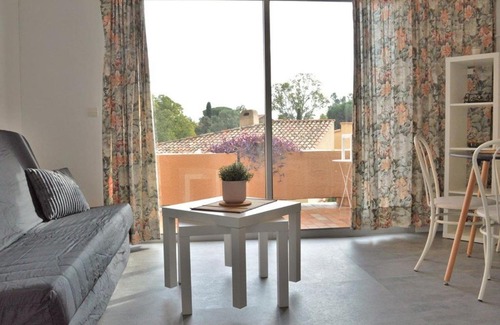 Le Lavandou Apartment | Studio 4 couchages avec terrasse, parking et proche plage au Lavandou - FR-1-251-240