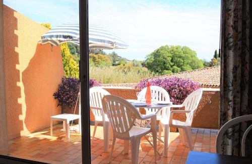 Le Lavandou Apartment | Studio 4 couchages avec terrasse, parking et proche plage au Lavandou - FR-1-251-240