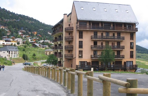 Les Angles Apartment | Studio 4 pers 22m², lake view, Close to slopes and shops, classified 2*.