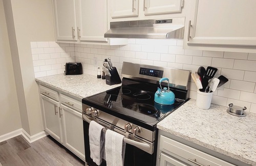 Pine Forest Apartment | Studio 409 ~ Self Check-in, Fast Wifi
