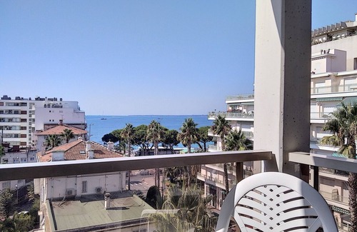 Juan-les-Pins Apartment | Studio 523 Bord de mer Résidence Graziella