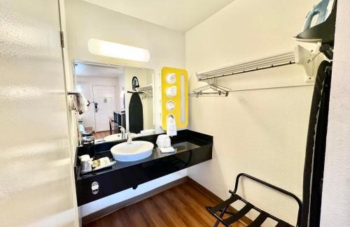 Bellflower Hotel | Studio 6 Bellflower CA Los Angeles