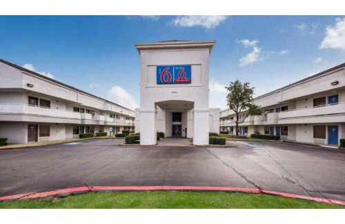 Irving Hotel | Studio 6 Irving, TX - Irving DFW Airport East
