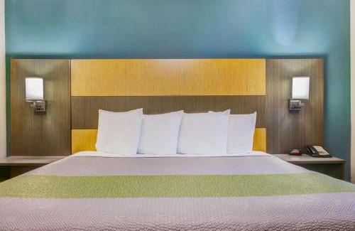Lenexa Hotel | Studio 6 Lenexa - Overland Park