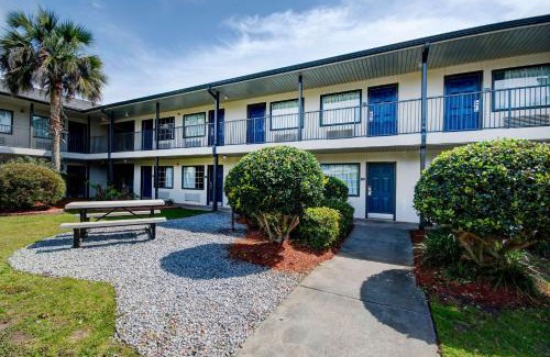 Ocean Springs Hotel | Studio 6-Ocean Springs, MS