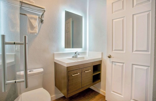Albany Hotel | Studio 6 Suites Albany, OR