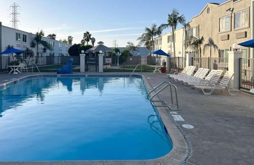 Harbor Hotel | Studio 6 Suites Carson, CA