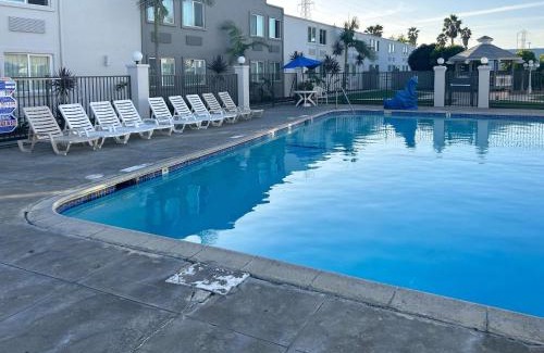 Harbor Hotel | Studio 6 Suites Carson, CA