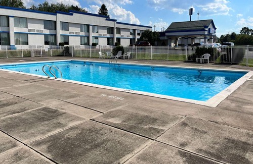 Clarion Hotel | Studio 6 Suites Clarion, PA