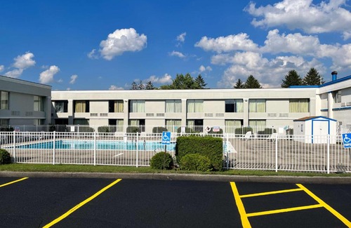 Clarion Hotel | Studio 6 Suites Clarion, PA