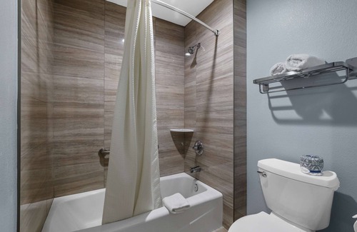 Central Escondido Hotel | Studio 6 Suites Escondido, CA