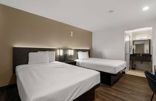 Central Escondido Hotel | Studio 6 Suites Escondido, CA