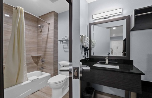 Central Escondido Hotel | Studio 6 Suites Escondido, CA