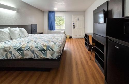 Sulphur Hotel | Studio 6 Sulphur LA
