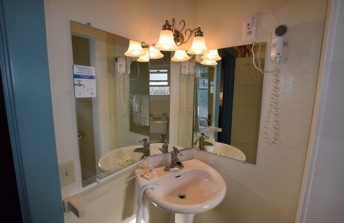 Avalon Hotel | Studio 9 Hotel Catalina