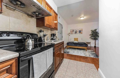 Center City Apartment | Studio Across the Street from Convention Center 2R