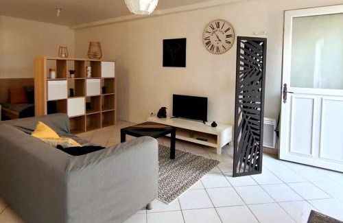 Etampes Apartment | Studio agreable RDC sur ETAMPES - Rickhoss Home