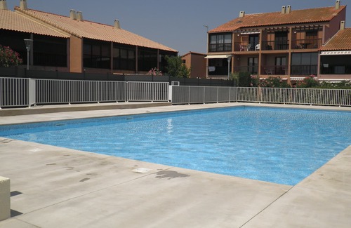 Gruissan Apartment | STUDIO air-conditioned garden level in residence with swimming pool