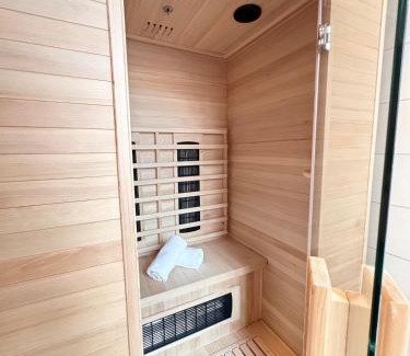 Kleinwelka Apartment | Studio Alte Mädchenschule, Sauna, 6 Personen, Hund, am Saurierpark, Boxsprinbetten, gratis Kaffee und Tee, Minibar